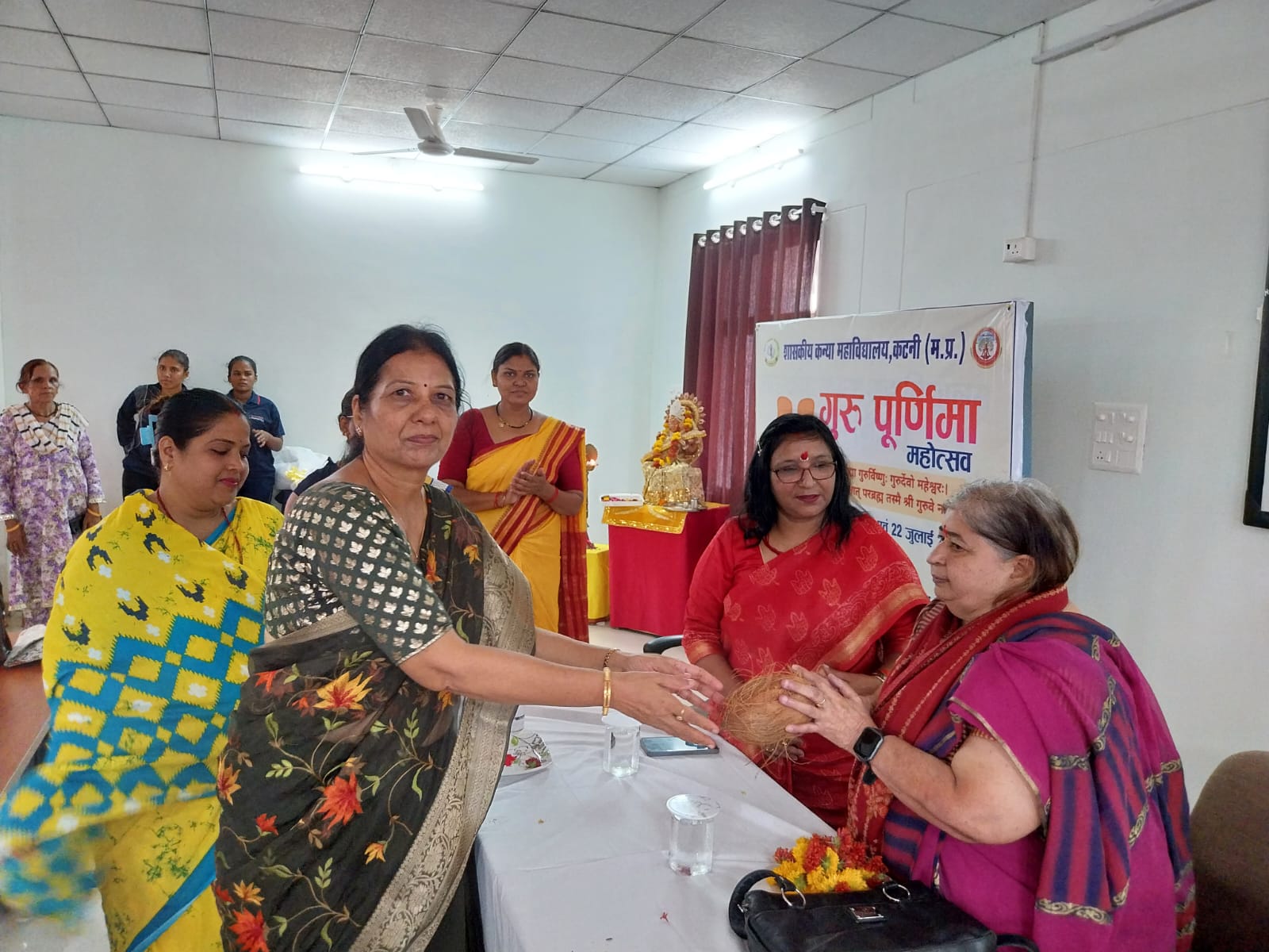 शासकीय कन्या महाविद्यालय में मनाया गया गुरुपूर्णिमा उत्सव 24 IMG 20240721 WA0036