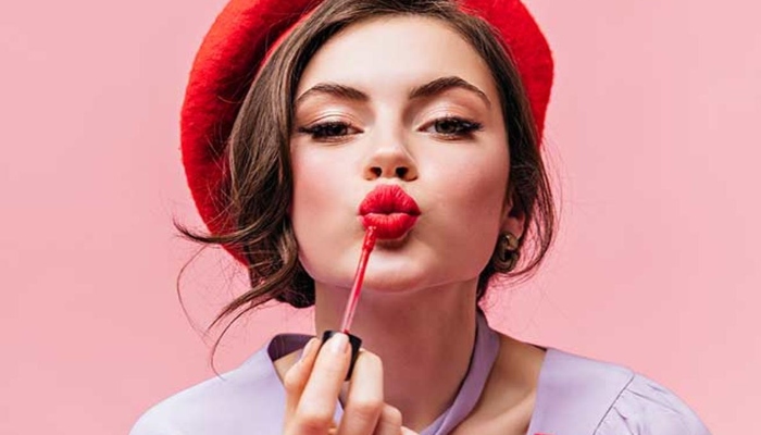 क्या आप भी अपनी लिप्स से मत्ते लिपस्टिक रिमूव करने में परेशान होती है तो अपनाए यह टिप्स 22 4 5