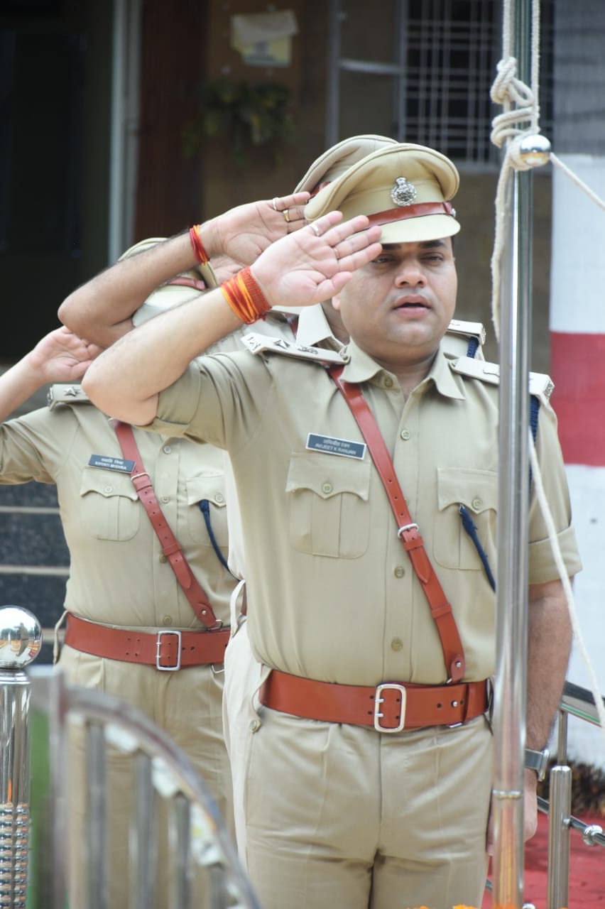 Katni पुलिस अधीक्षक कार्यालय में एसपी अभिजीत रंजन ने किया ध्वजारोहण 23 IMG 20240815 WA0103