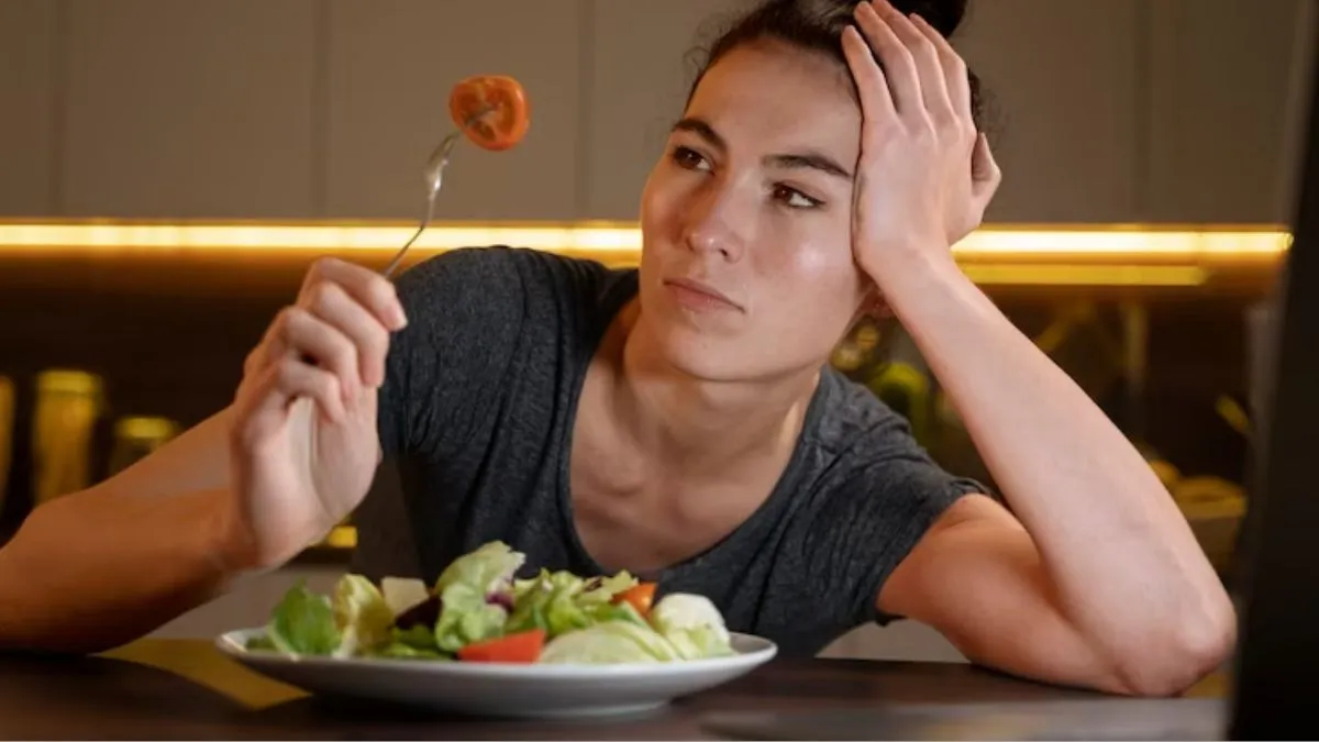 कई बार ऐसा होता है कि आपका खाने का मन भी नहीं होता है और भूख भी नहीं लगती है पर बॉडी को आहार की जरूरत होती है तो इन चीजों से ले अपना आहार 22 gturrguyb