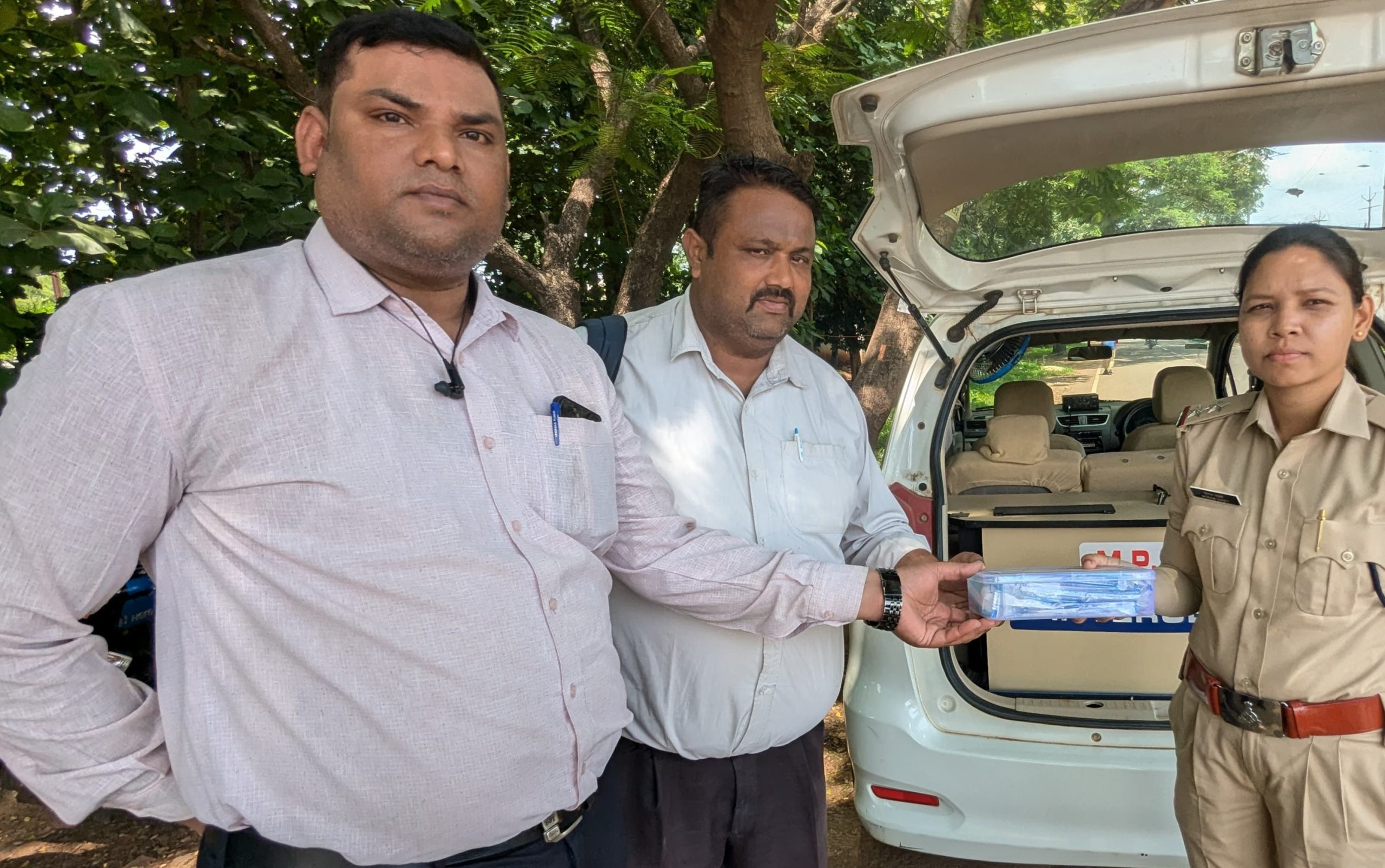 सड़क घटना मे घायलो क़ो तत्काल राहत देने समाजसेवीयो द्वारा दी गई राहत सामग्री 22 IMG 20240903 WA0017 scaled