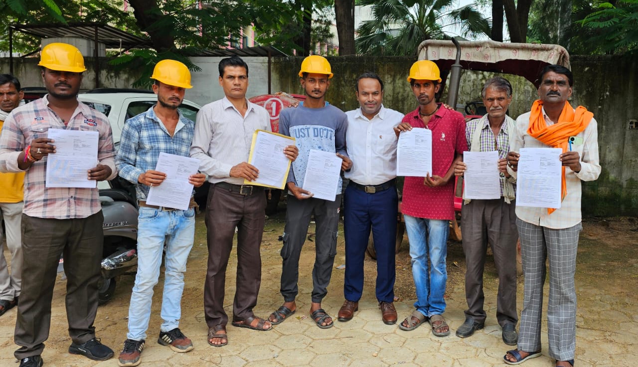 पार्षद दंपत्ति की पहल: विद्युत कर्मचारियों को मिला 3-3 लाख का बीमा कवर 22 IMG 20240910 WA0002