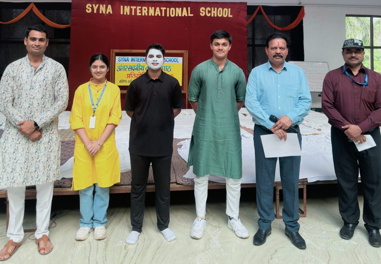 सायना में हिन्दी दिवस पर बिखरे कविता के रंग, ’मैं नारी हूँ,..’ और ’कृष्ण की चेतावनी’ जैसी कविताओं ने बांधा समा 24 IMG 20240915 WA0032