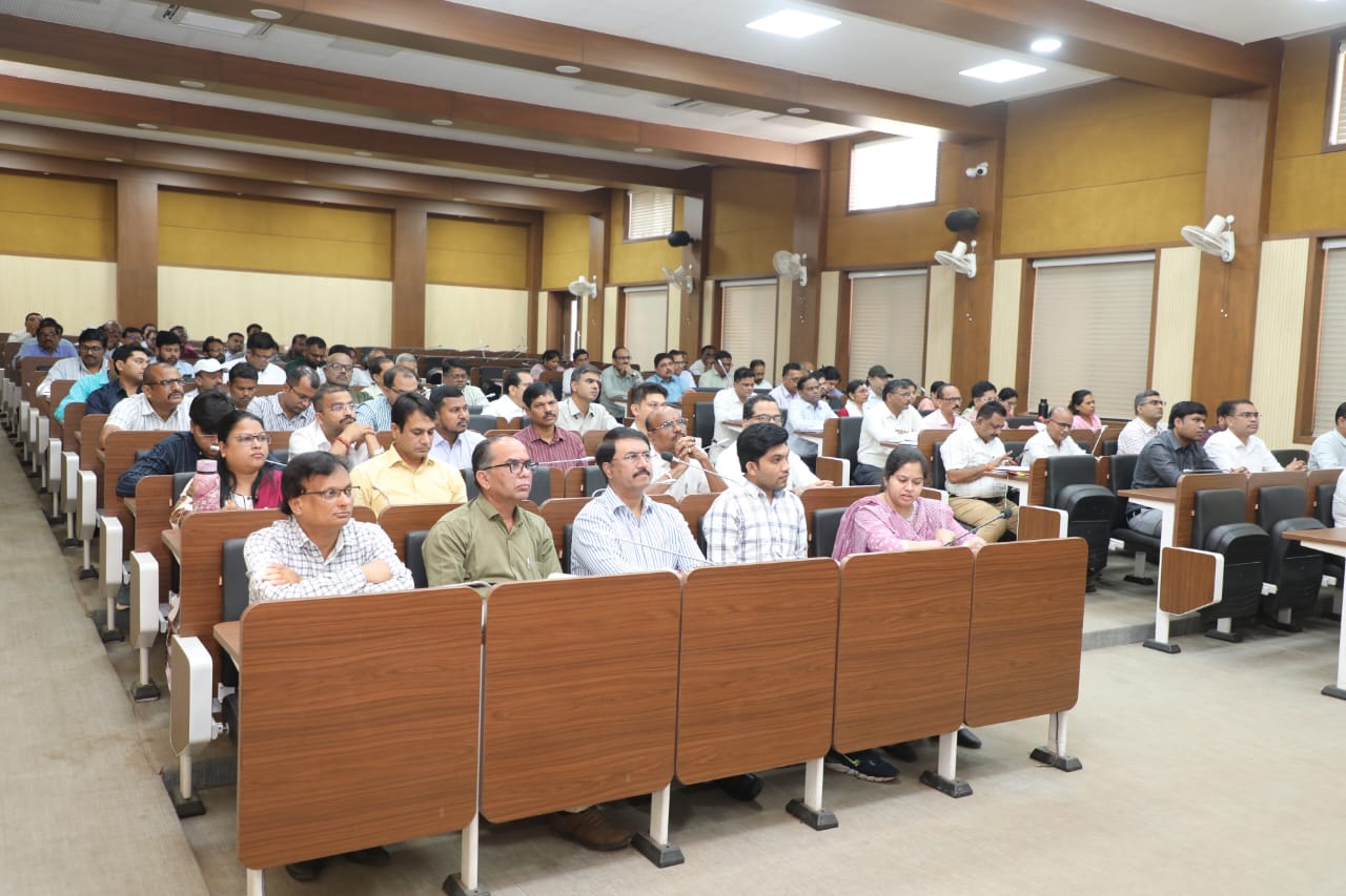 सीएम हेल्पलाइन की शिकायतो को गंभीरता से ले अधिकारी, समय-सीमा बैठक में कलेक्टर ने दिए निर्देश, मत्यपालन, शिक्षा, कृषि विभाग हुए कलेक्टर के कोप भाजन का शिकार, अधिकारियों को मिली फटकार 22 04