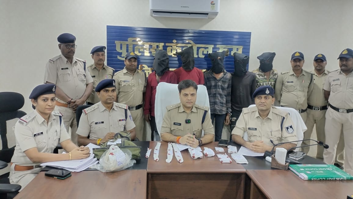 डकैती की योजना बनाते हुये झिंझरी कटनी पुलिस द्वारा पाँच आरोपियों को अवैध हथियारों के साथ किया गया गिरफ्तार 22 1000978887