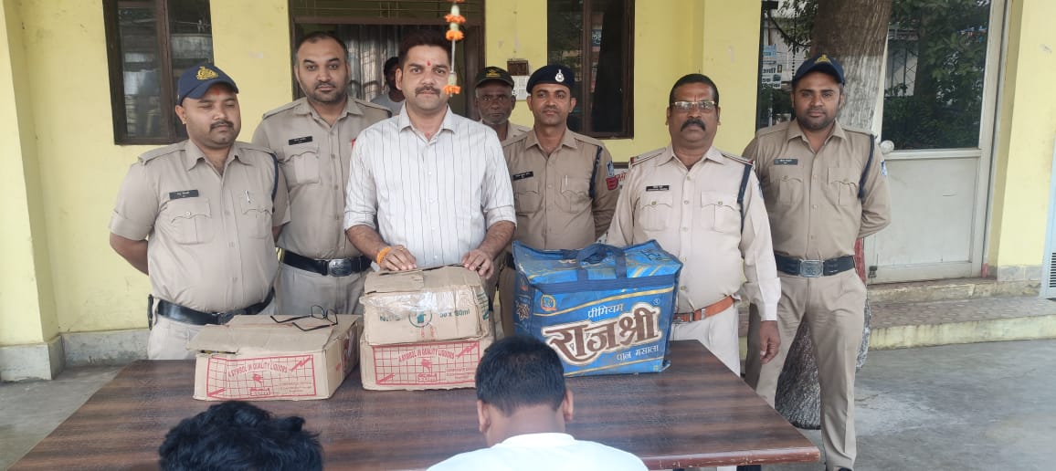 नशे का कारोवार करने वाले युवकों को बस स्टैंड. पुलिस ने किया गिरफ्तार, 350 पाव देशी शराब जप्त 22 IMG 20241108 WA0034