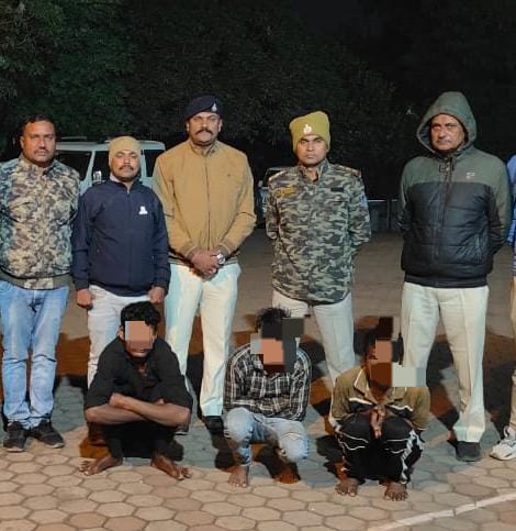 पुलिस की नाइट कॉम्बिइंग गश्त मे एक सैकड़ा से अधिक आदतन अपराधियों पर की गयी विभिन्न कार्यबाही 22 IMG 20241124 WA0012