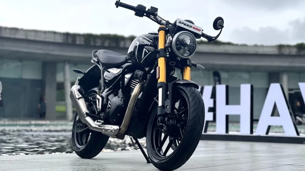 launch होते ही फटाफट बिक रही 400cc इंजन वाली Triumph Speed 400 बाइक 40 launch होते ही फटाफट बिक रही 400cc इंजन वाली Triumph Speed 400 बाइक