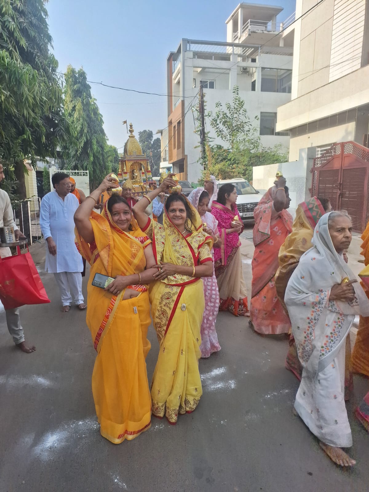 विश्व शांति महायज्ञ के साथ निकाली गई भव्य शोभायात्रा, जैन समाज ने किया नंदीश्वर दीप महामंडल विधान का समापन 22 WhatsApp Image 2024 11 15 at 3.38.13 PM