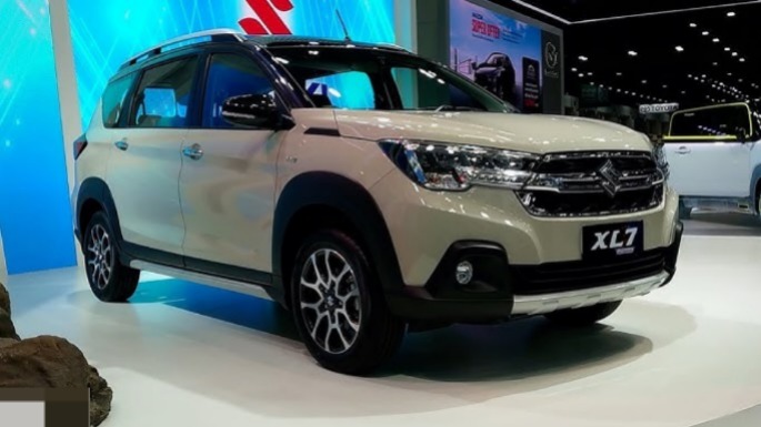 Toyota को धूल चटाने आ गयी लेटेस्ट फीचर्स और दमदार पॉवर वाली Maruti Suzuki XL7 कार