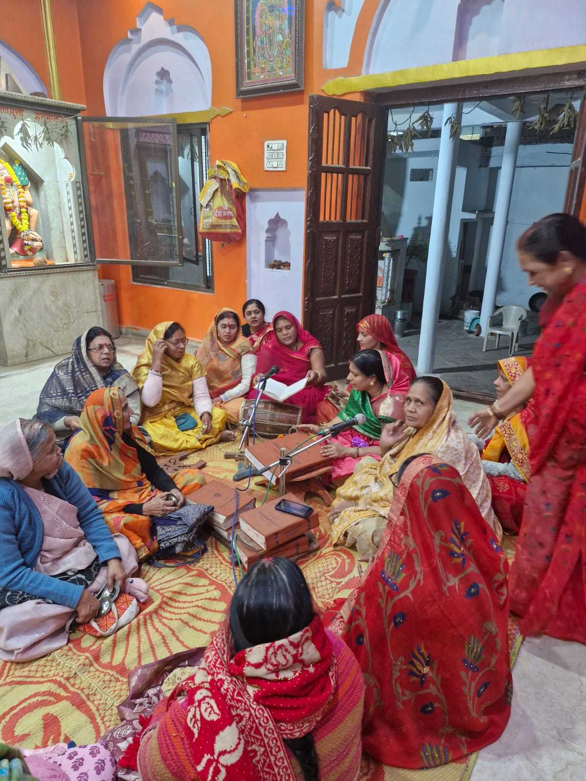 भगवान श्री राम जानकी के विवाह महोत्सव के पावन अवसर पर श्री जगन्नाथ स्वामी मंदिर में आयोजित हुई भजन संध्या 22 1005066010