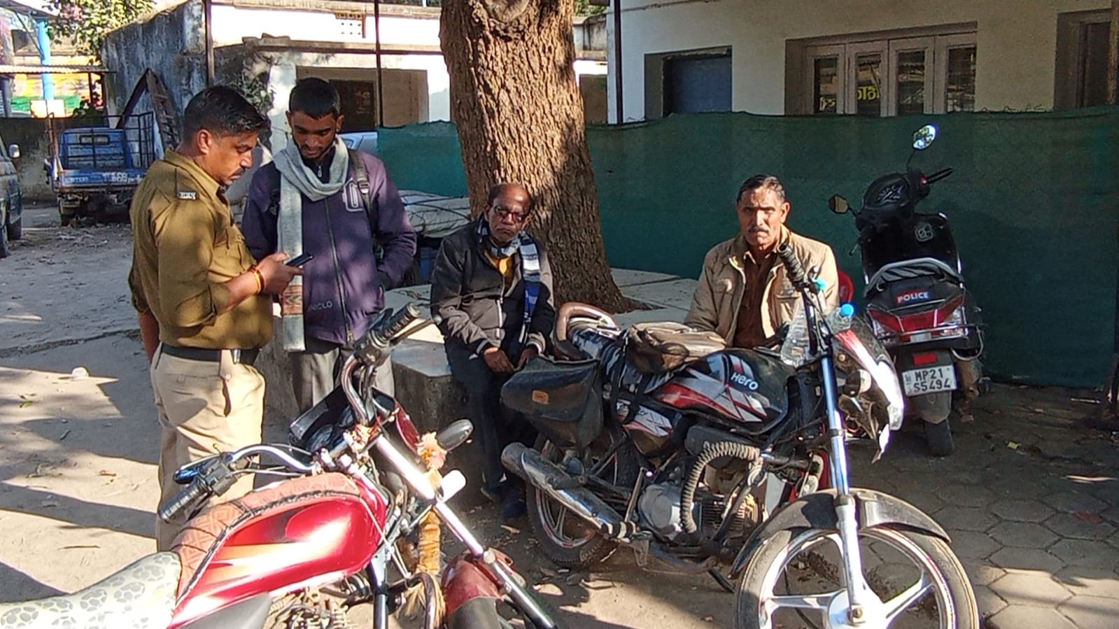 कोतवाली पुलिस ने थाना तिराहे में की चालानी कार्यवाही वसूला जुर्माना 42 IMG 20250108 WA0046