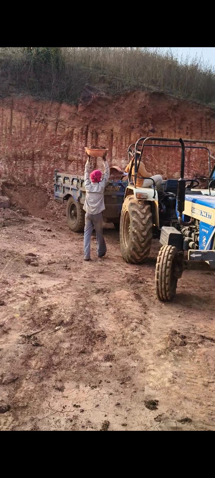 अवैध खनन पर माधवनगर पुलिस की बड़ी कार्यवाही, ट्रैक्टर मुरूम सहित जब्त 1 IMG 20250121 WA0048