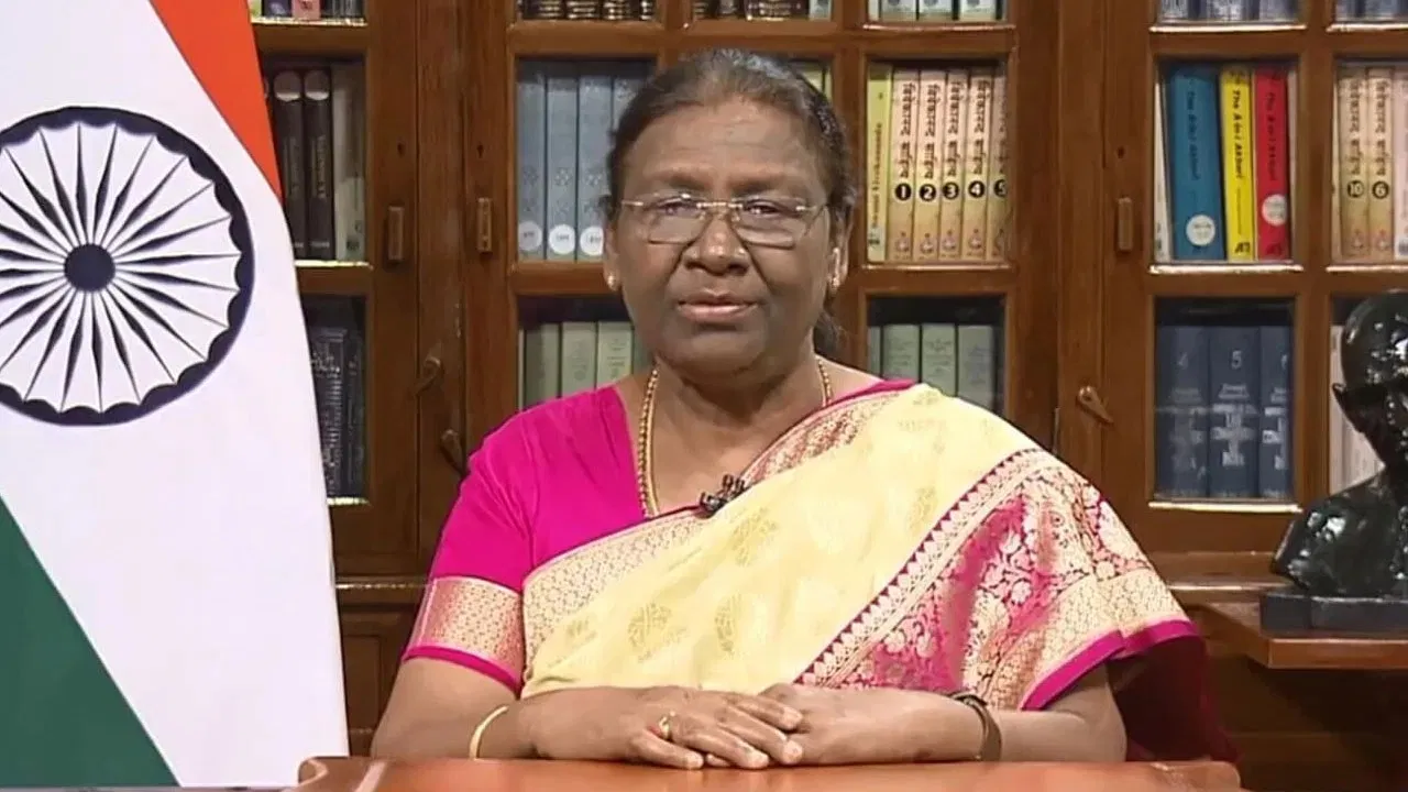 गणतंत्र दिवस की पूर्व संध्या पर राष्ट्रपति द्रौपदी मुर्मू का राष्ट्र के नाम संदेश: न्याय, समानता और बंधुत्व हमारे मूल्य 22 गणतंत्र दिवस की पूर्व संध्या पर राष्ट्रपति द्रौपदी मुर्मू का राष्ट्र के नाम संदेश: न्याय, समानता और बंधुत्व हमारे मूल्य