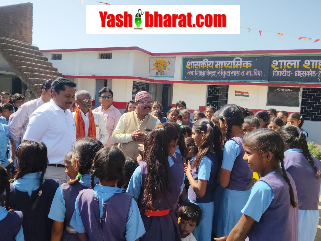 संकल्प ही सफलता का एक मात्र मार्ग: विधायक धीरेंद्र बहादुर सिंह ने शास.माध्य.शाला शाहपुर में छात्रों को दिए सफल होने के मंत्र 4 IMG 20250207 WA0021