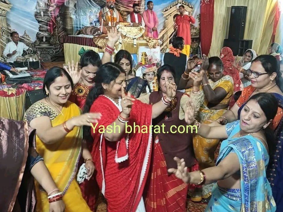 दुबे काॅलोनी स्थित आदिदेव शिव धाम मे श्रीमदभागवत ज्ञान यज्ञ कथा मे पहुंची महापौर आचार्य शास्त्रीजी के द्वारा शाल श्रीफल भेंट कर किया गया आत्मीय सम्मान 7 IMG 20250226 WA0048