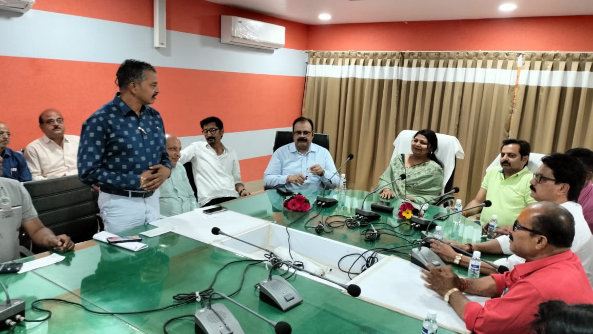 घंटाघर जगन्नाथ चौक अतिक्रमण मे आये छह भूस्वामी को नगर निगम ने वितरित की 40 लाख की राशि 22 IMG 20250402 WA0037