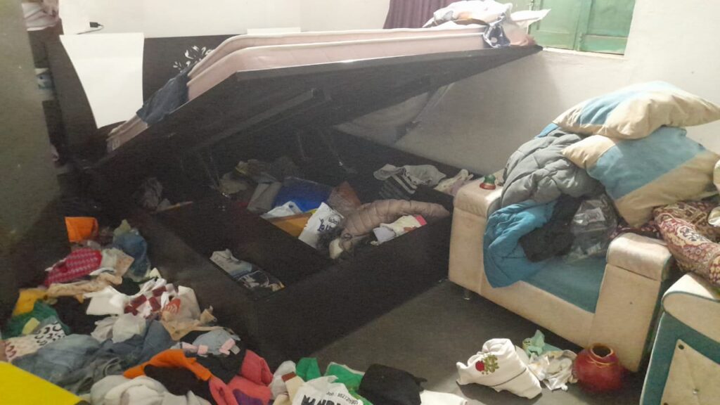 बरही में चोरी की वारदात में कुत्ते को बेहोश कर बीएमओ के घर मे कि बेख़ौफ़ चोरी ,दूसरी घटना आरोहन बैंक में भी वारदात 22 IMG 20250405 WA0002 1024x576 1