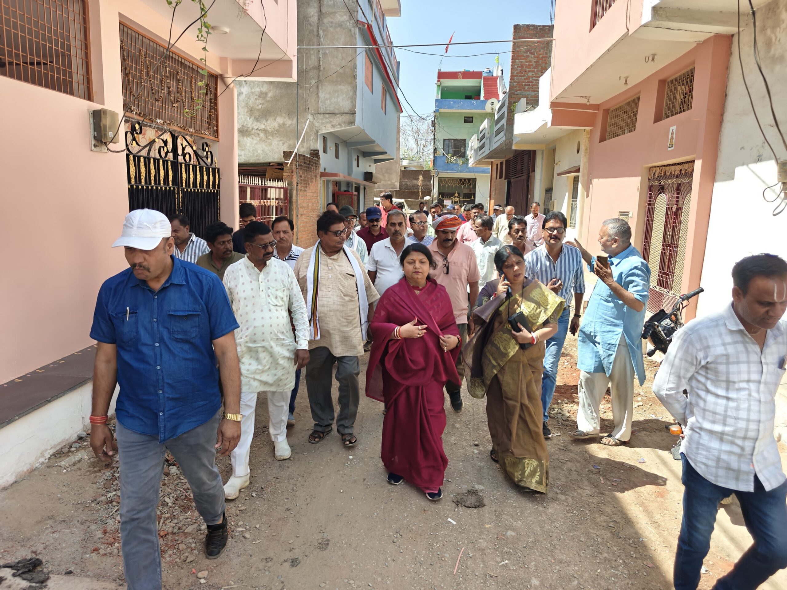 जल निकासी की सुविधा हेतु इंदिरा गांधी वार्ड में 52 लाख की लागत से होगा नाला निर्माण कार्य, महापौर प्रीति सूरी ने इंदिरा गांधी वार्ड की विभिन्न बस्तियों का भ्रमण कर जानी नागरिकों की समस्याए, अधिकारियों को दिए निराकरण के निर्देश 1 IMG 20250422 WA0012 scaled