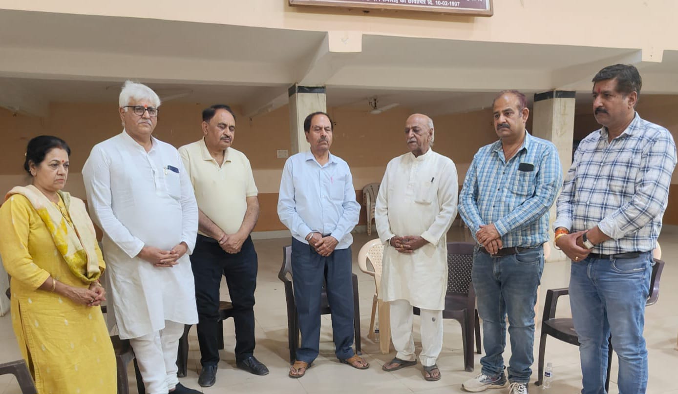 पहलगाम में हुए आतंकवादी हमले में शहीद हुए लोगों को पंजाबी धर्म सनातन मंडल ने दी श्रद्धांजलि 22 IMG 20250424 WA0003