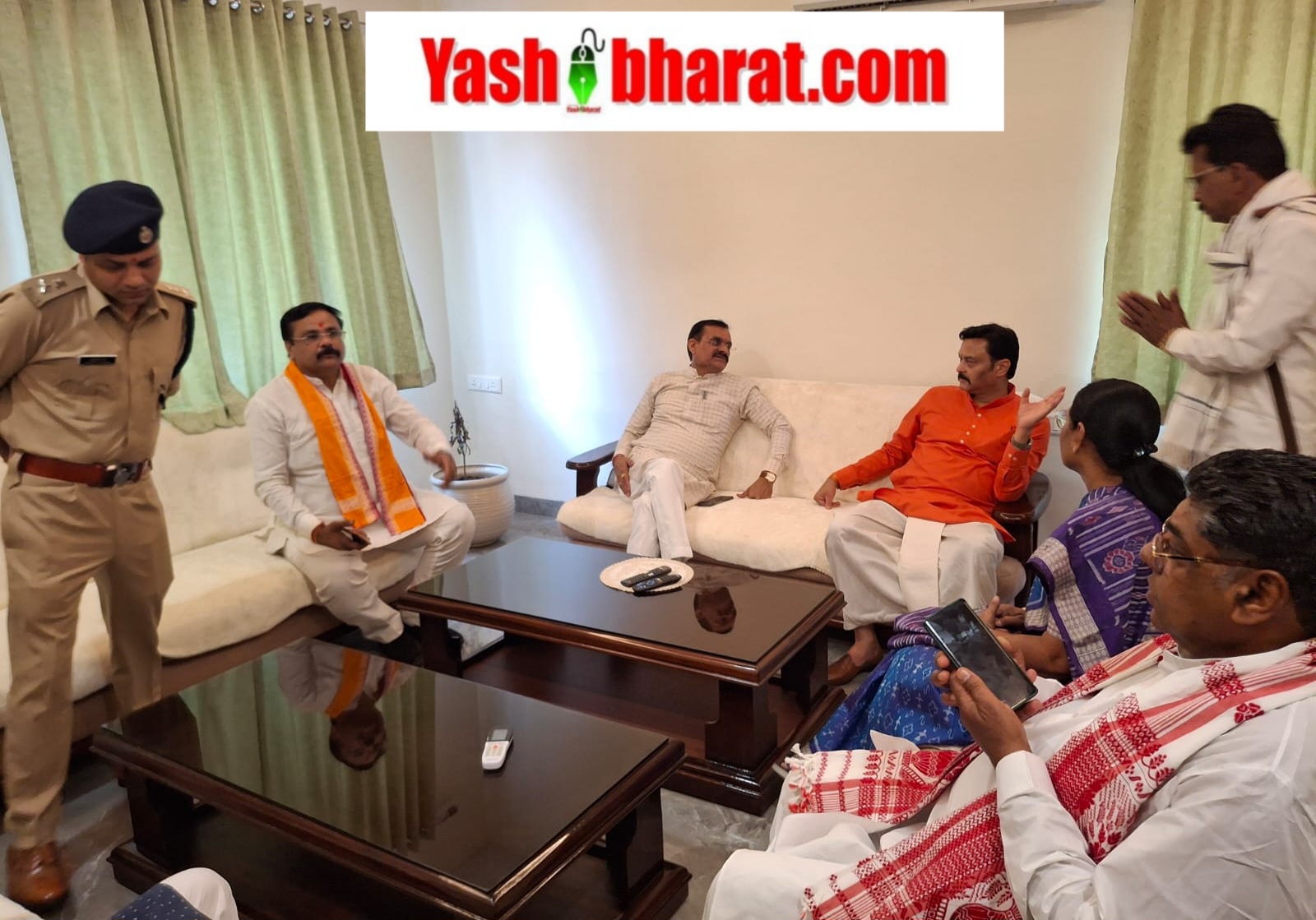 संसद का कटनी पहुंचने पर जोरदार स्वागत 2 IMG 20250425 WA0030