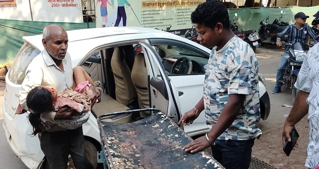 ब्रेक फेल होने के कारण पेड़ से टकराई कार, मासूम बच्ची सहित 2 घायल 22 IMG 20250428 WA0035