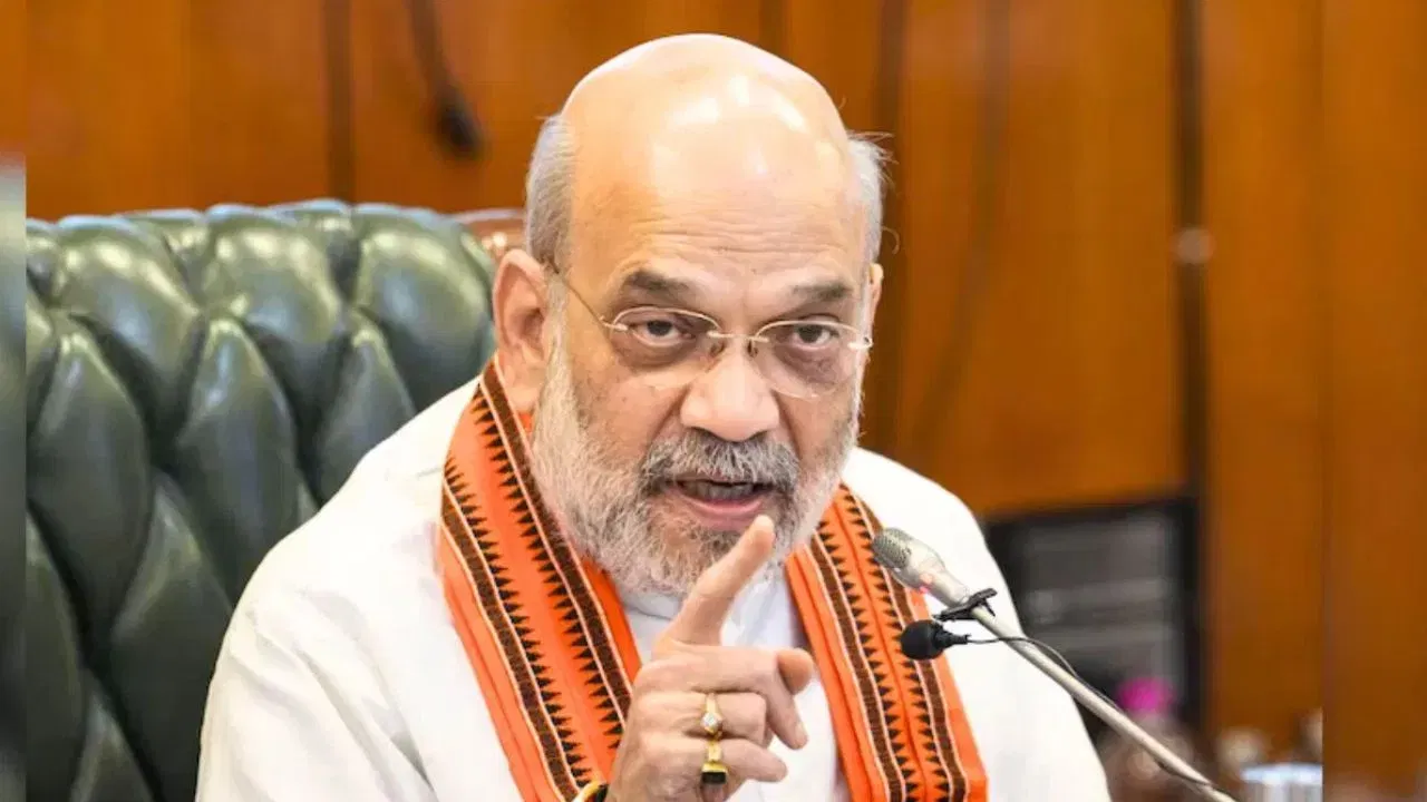 गुजरात में अमित शाह ने किया बड़ा ऐलान: देश को मिलेंगे 100 नए सैनिक स्कूल 22 अमित शाह ने जारी किया ऐसा आदेश, हर छिपे पाकिस्तानी को आना पड़ेगा बाहर