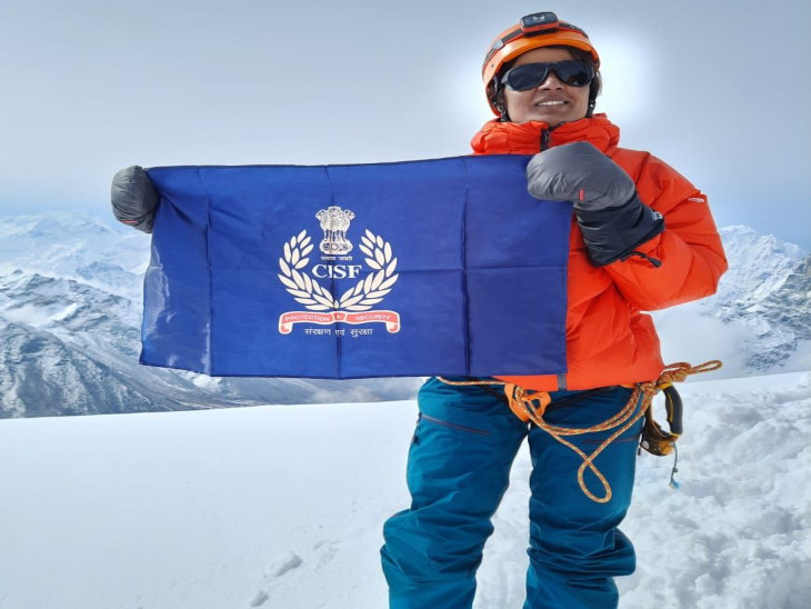 माउंट एवरेस्ट फतह कर गीता सामोता ने रचा इतिहास, CISF की पहली महिला पर्वतारोही बनीं