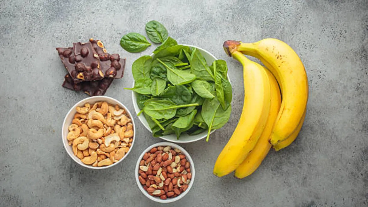 मैग्नीशियम की कमी से हैं परेशान? डाइट में ज़रूर शामिल करें ये 5 सुपरफूड्स