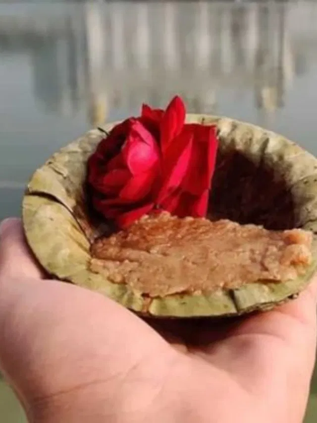 बाएं हाथ से प्रसाद वर्जित क्यों है? पौराणिक मान्यताओं में छिपा कारण