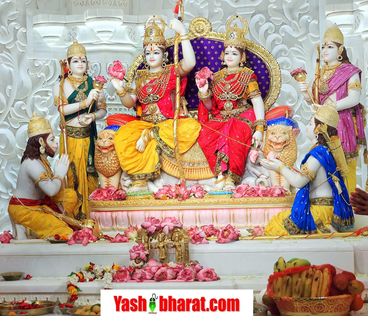 अयोध्या में ऐतिहासिक क्षण: रामलला माँ सीता संग सिंहासन पर विराजमान, सीएम योगी ने उतारी आरती