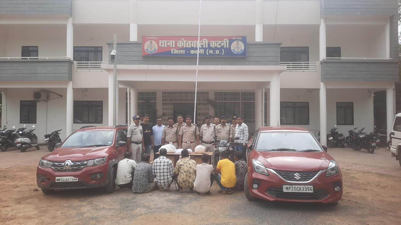मंहगी कारों से गांजा की तस्करी करने वाले 07 आरोपी चढ़े कोतवाली पुलिस के हत्थे,एक लाख क़ीमत का 10 किलो गांजा समेत दो कार व एक मोटर सायकल बरामद 22 IMG 20250617 WA0049