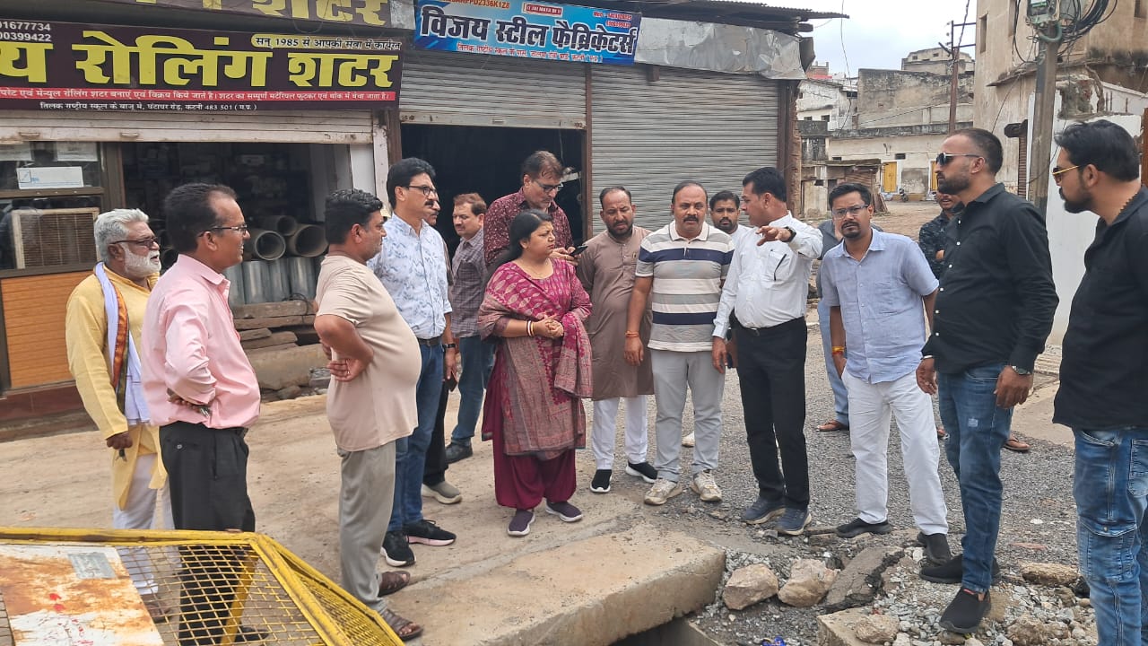 घंटाघर से जगन्नाथ चौक मार्ग पर जलभराव की समस्या के निराकरण हेतु करें हर संभव प्रयास - महापौर श्रीमती सूरी 22 IMG 20250629 WA0205