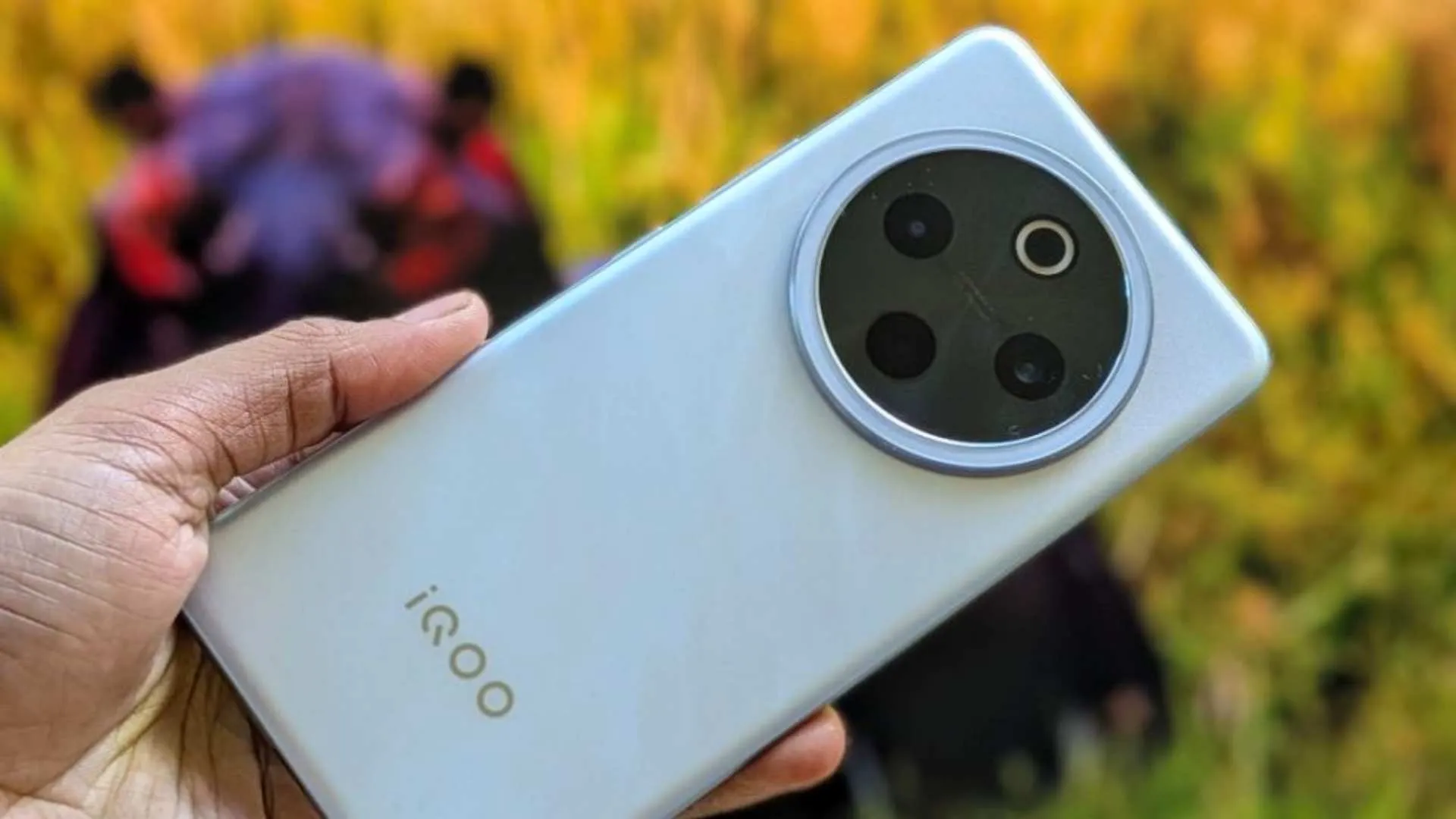 12GB रैम और 90W फास्ट चार्जर के साथ launch हुआ IQOO Z10 5G smartphone