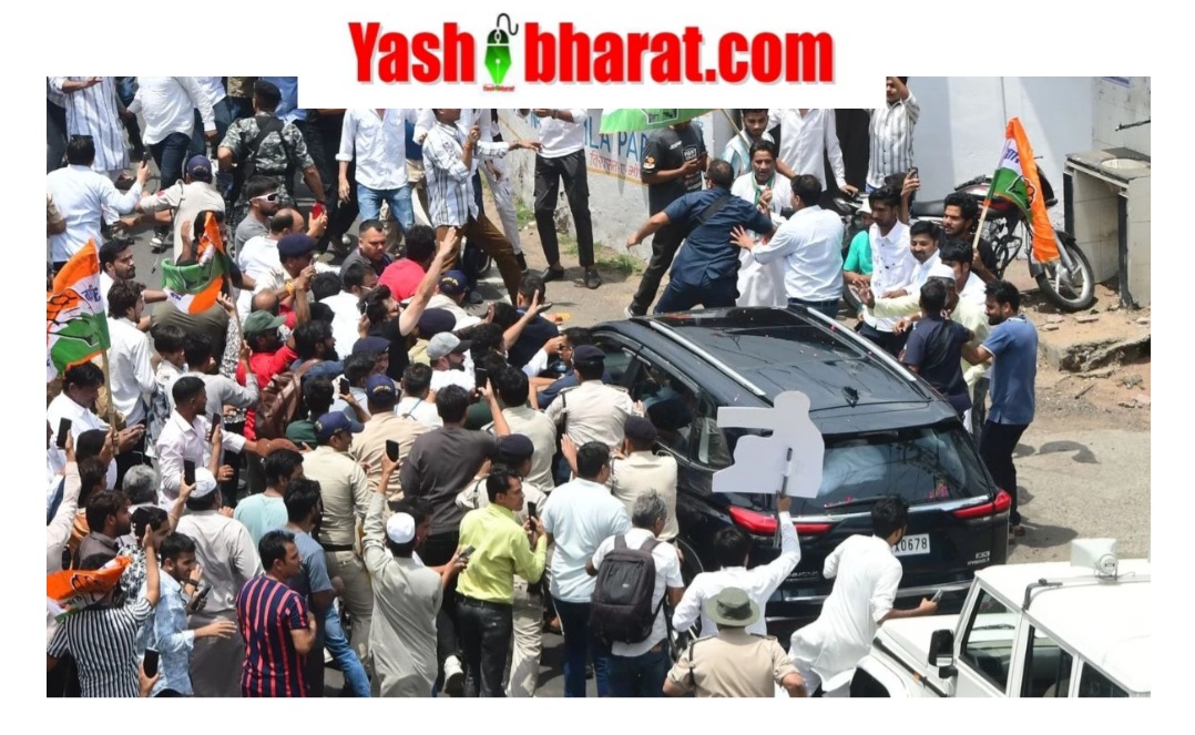 *राहुल गांधी का काफिला रोकने लगे अपने ही, सड़क पर मची अफरा-तफरी* https://www.yashbharat.com/rahul-gandhis-convoy-started-stopping-on-his-own-road/