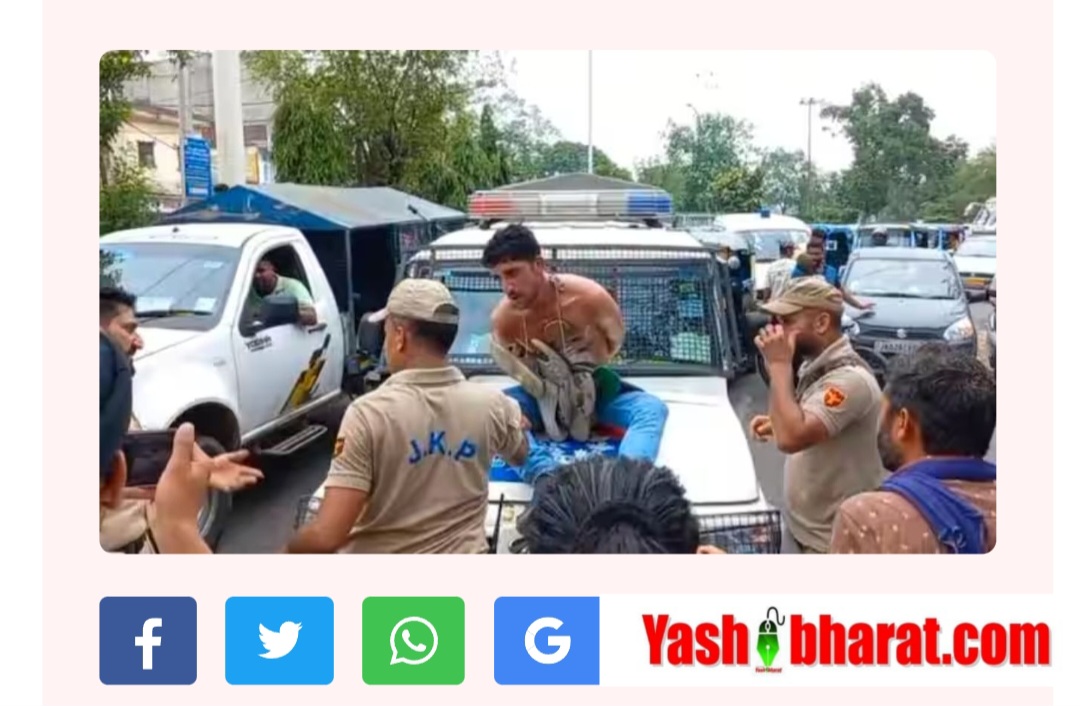 जम्मू पुलिस का अनोखा तरीका: आरोपी को जूतों की माला पहना कर सड़कों पर जुलूस निकाला
