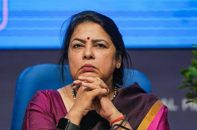 kailash mansarovar yatra कैलाश मानसरोवर यात्रा के दौरान पूर्व केंद्रीय मंत्री मीनाक्षी लेखी घायल 22 Former-Union-Minister-of-State-for-External-Affairs-Meenakshi-Lekhi