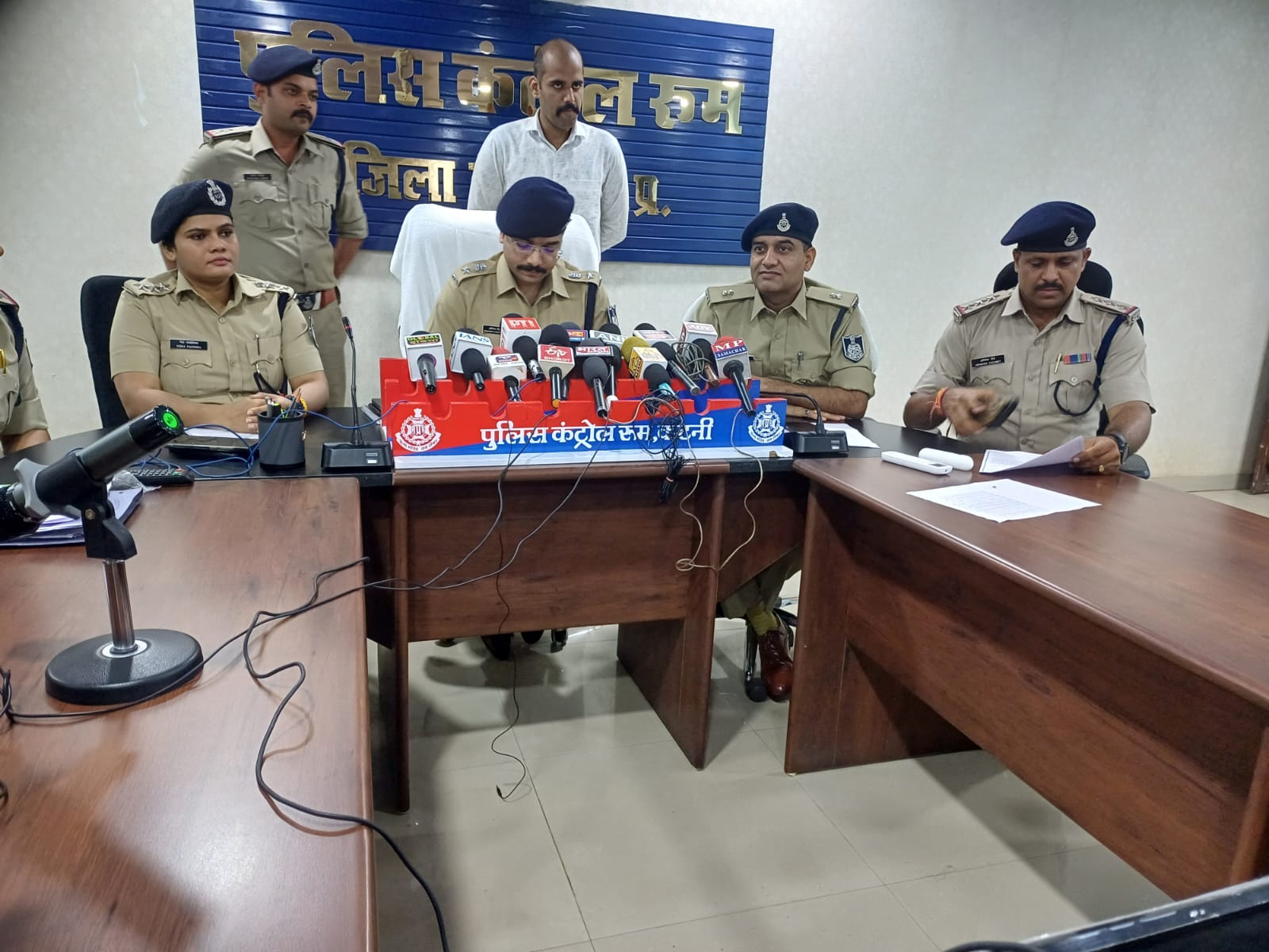 माधवनगर पुलिस की गिरफ्त में नकबजन, निवार में की थी सूने घर में चोरी।जेवरातों को गलाने वाले भी बना आरोपी-दोनों आरोपीगण को गिरफ्तार कर भेजा गया जेल 22 IMG 20250718 WA0034