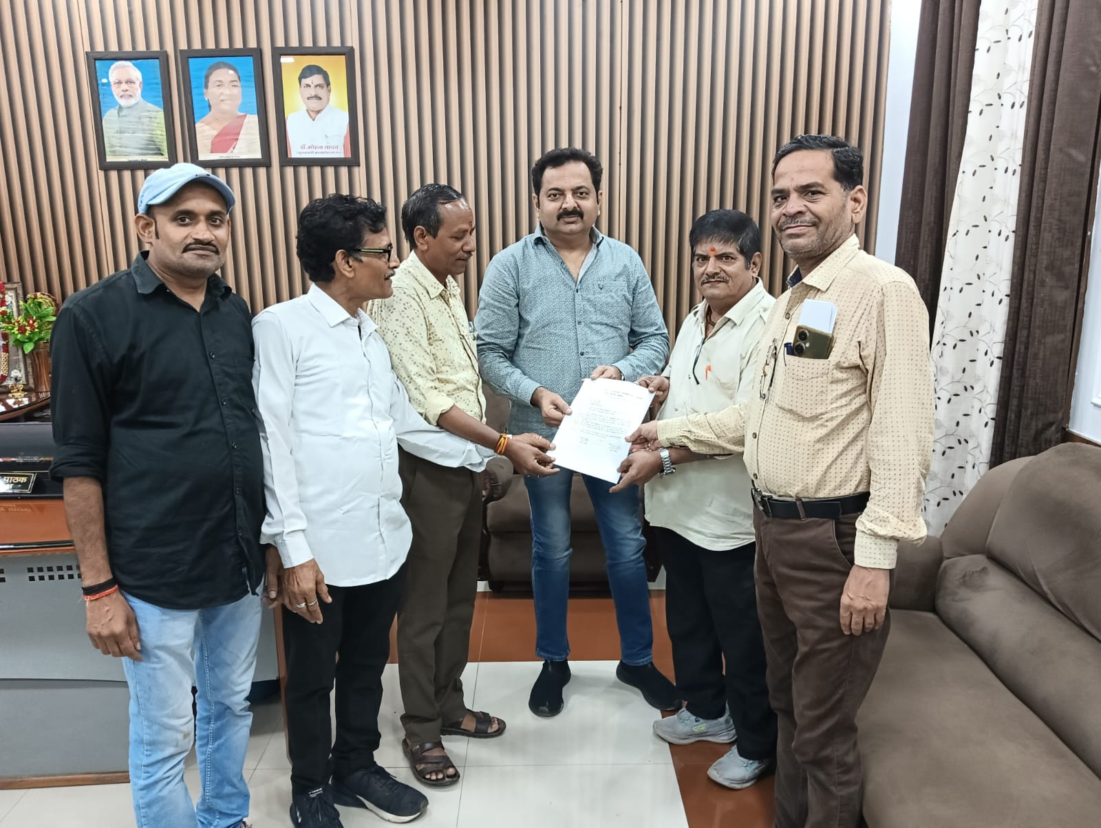 रक्षाबंधन के पूर्व हो मंहगाई भत्ता के एरियर राशि का भुगतान-मनीष पाठक 1 IMG 20250730 WA0101