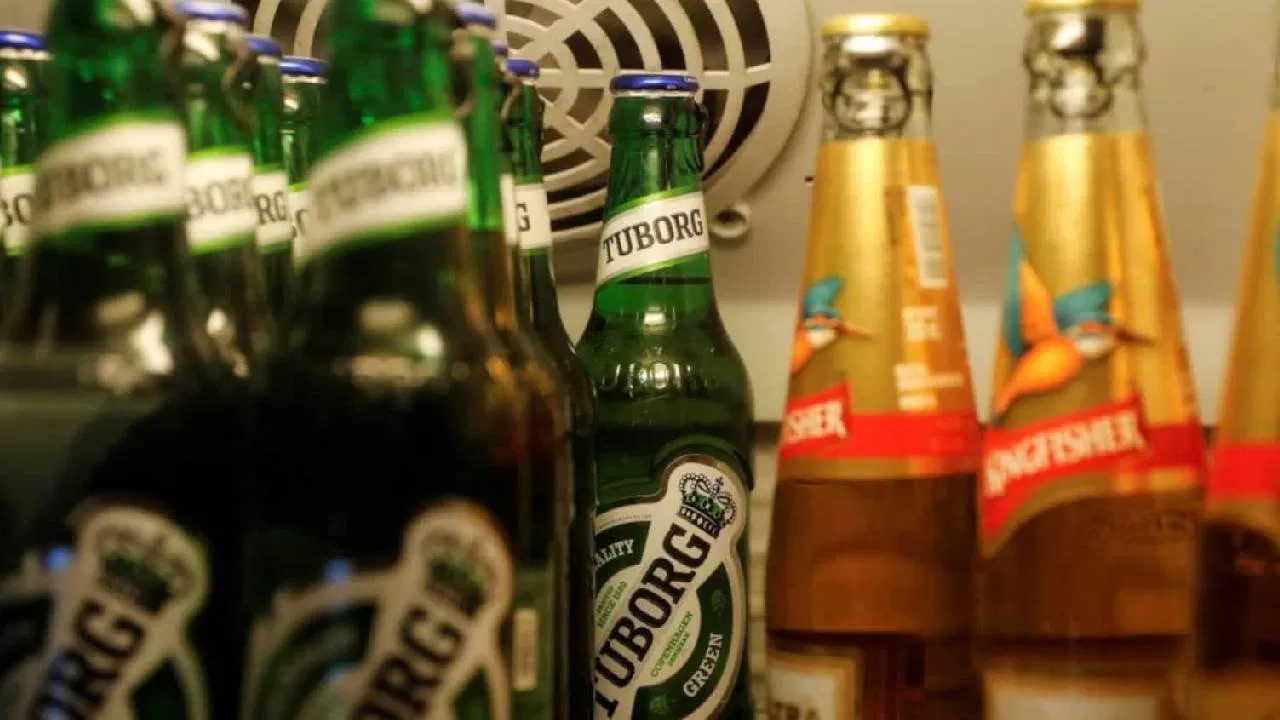 Bira, Tuborg, Carlsberg Out: दिल्ली के ठेकों से बड़े बियर ब्रांड्स गायब! सरकार और कंपनियों की टकराहट आई सामने