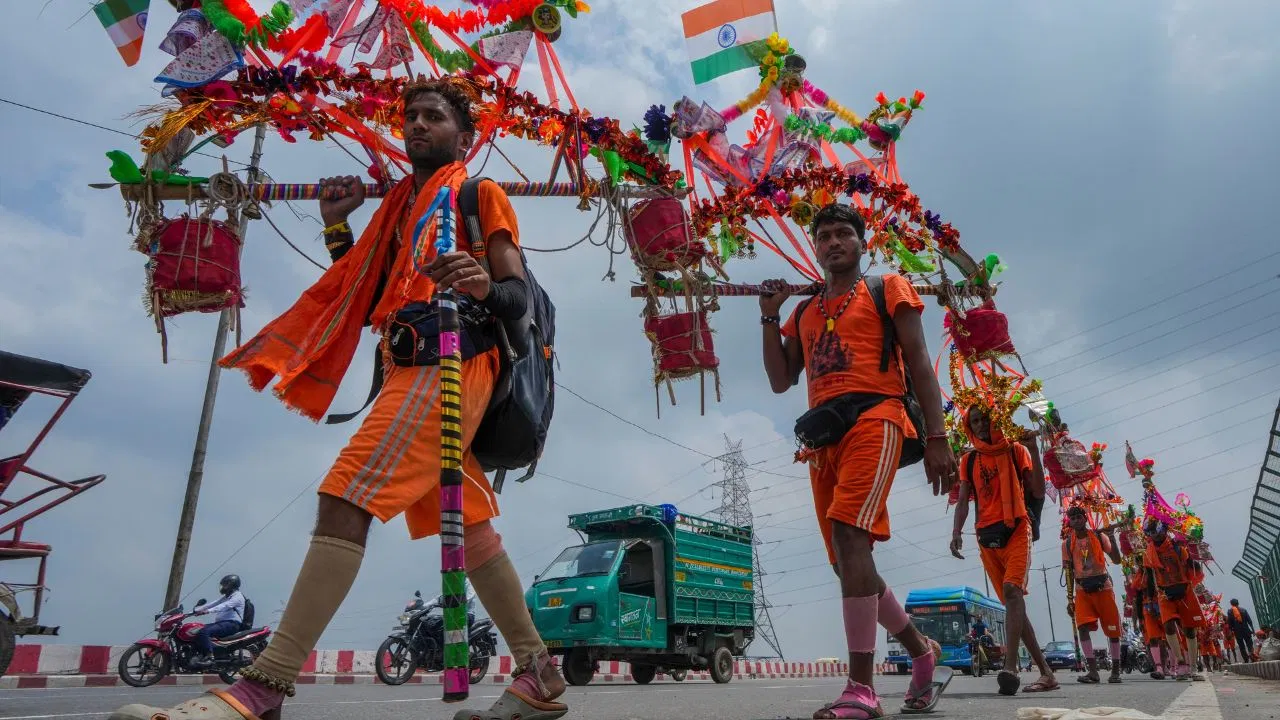 उत्तराखंड–यूपी पुलिस ने कांवड़ यात्रा में डीजे प्रतियोगिता पर रोक लगाई - ऊंचाई-साउंड लिमिट लागू