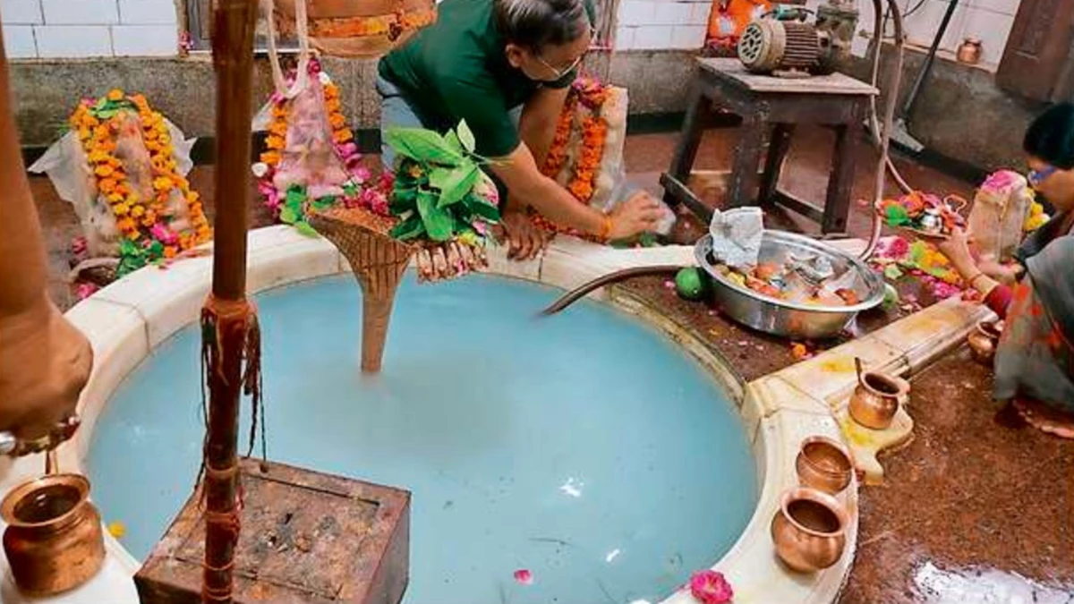 सावन में शिव का जल-अभिषेक स्वयं प्रकृति ने किया, ग्वालियर के मंदिर में दिखा अलौकिक दृश्य