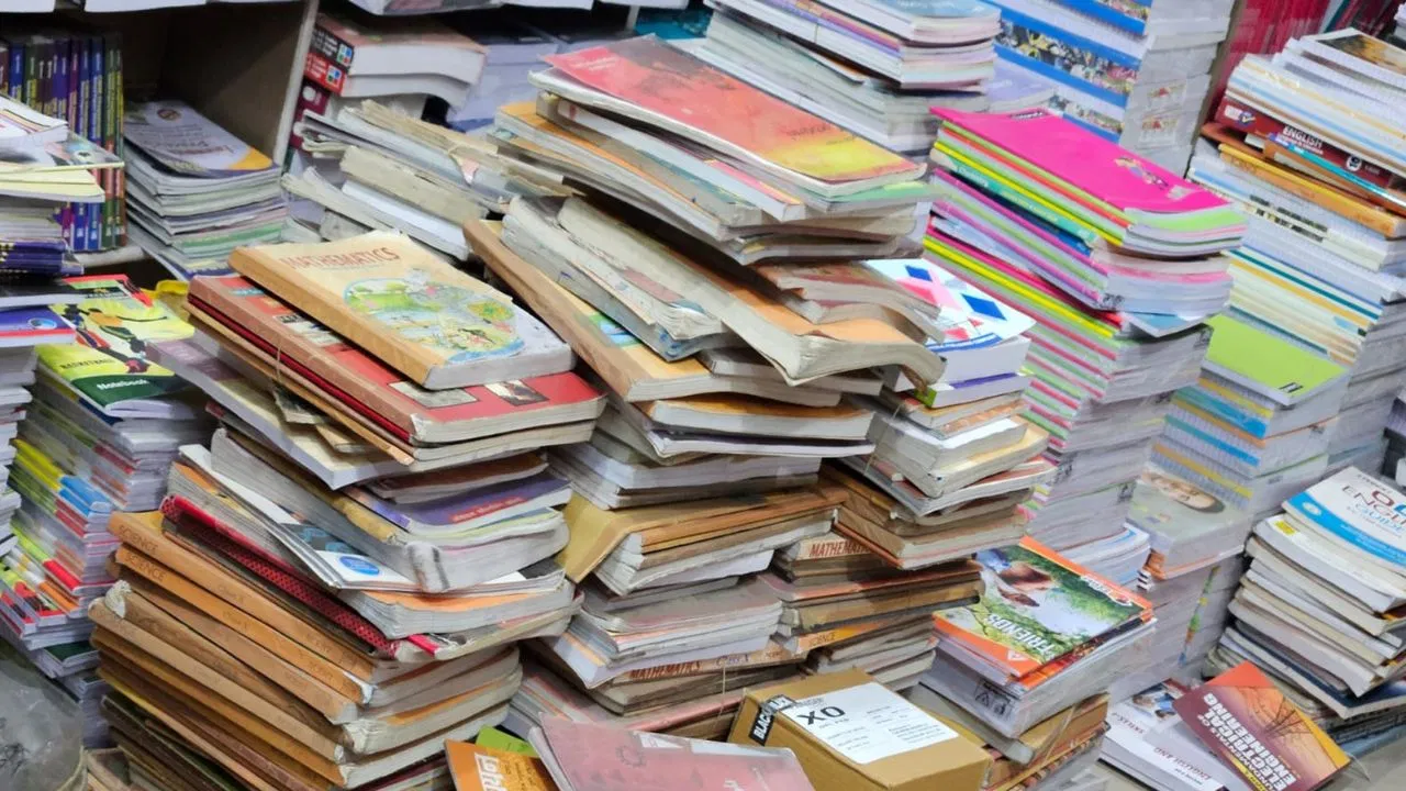 NCERT में नया पाठ्यक्रम: मुगलों को बताया गया ‘क्रूर’, अब पढ़ाए जाएंगे कणाद के परमाणु सिद्धांत