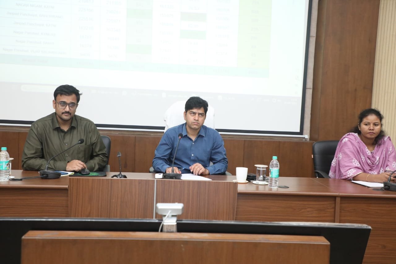कलेक्टर श्री यादव ने की बहुविषयक समीक्षा बैठक: शिक्षा, स्वास्थ्य, फसल उपार्जन और खाद आपूर्ति व्यवस्था पर ली जानकारी 11 कलेक्टर श्री यादव ने की बहुविषयक समीक्षा बैठक: शिक्षा, स्वास्थ्य, फसल उपार्जन और खाद आपूर्ति व्यवस्था पर ली जानकारी