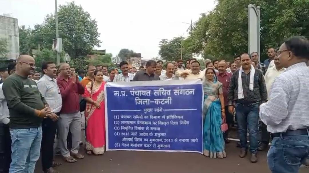 पंचायत सचिवों ने मुख्यमंत्री के समक्ष रखी अपनी समस्याओं के निराकरण की मांग, सौपा ज्ञापन 22 IMG 20250801 WA0061