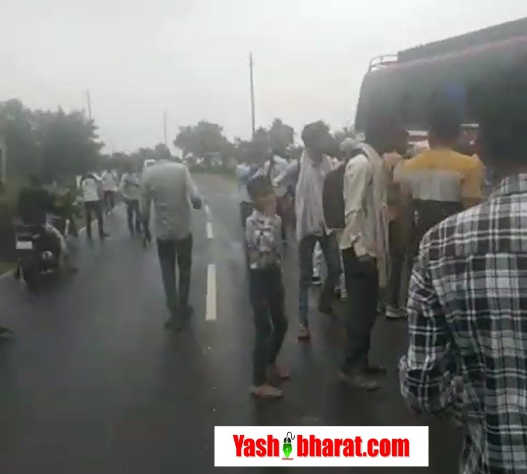कटनी-रीठी मार्ग पर भीषण ट्रक-बस टक्कर: आधा दर्जन से अधिक घायल, रीठी स्वास्थ्य केंद्र में भर्ती 12 IMG 20250812 WA0016 1
