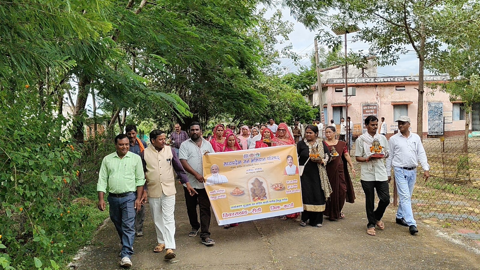 प्रशिक्षण कार्यशाला के माध्यम से प्रस्फुटन समितियों की सक्रियता हेतु उनके कार्यों एवं दायित्वों का कराया गया बोध माटी गणेश, सिद्ध गणेश , गणपति बप्पा मोरिया के जय घोष से गूजा रीठी बाजार 22 IMG 20250824 WA0029