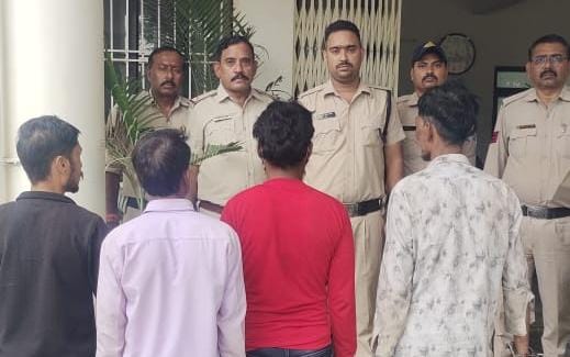 ट्रांसपोर्ट व्यवसायी के घर में हुई लाखों की चोरी का कोतवाली पुलिस ने किया खुलासा पकड़े गए आरोपियों ने पहले रैकी की, फिर गांधीगंज में सूने घर को बनाया था निशाना 22 IMG 20250827 WA0017
