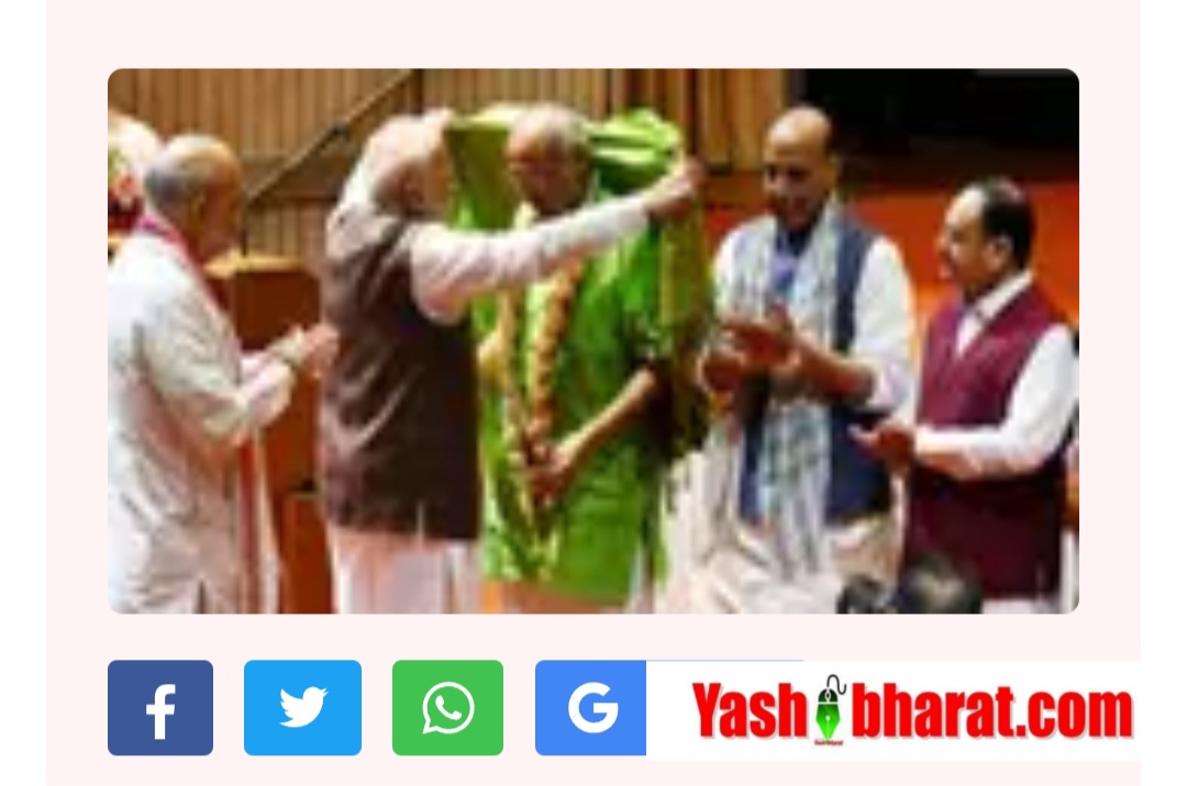 PM मोदी ने NDA संसदीय दल की बैठक में सीपी राधाकृष्णन को किया सम्मानित, बोले - नेहरू ने पहले देश और फिर पानी का किया बंटवारा; कल भरेंगे नामांकन