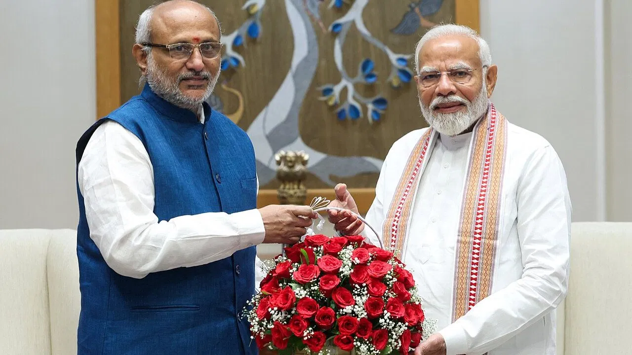 NDA ने बनाया सी.पी. राधाकृष्णन को उपराष्ट्रपति उम्मीदवार, जानें उनका सियासी सफर 17 NDA ने बनाया सी.पी. राधाकृष्णन को उपराष्ट्रपति उम्मीदवार, जानें उनका सियासी सफर